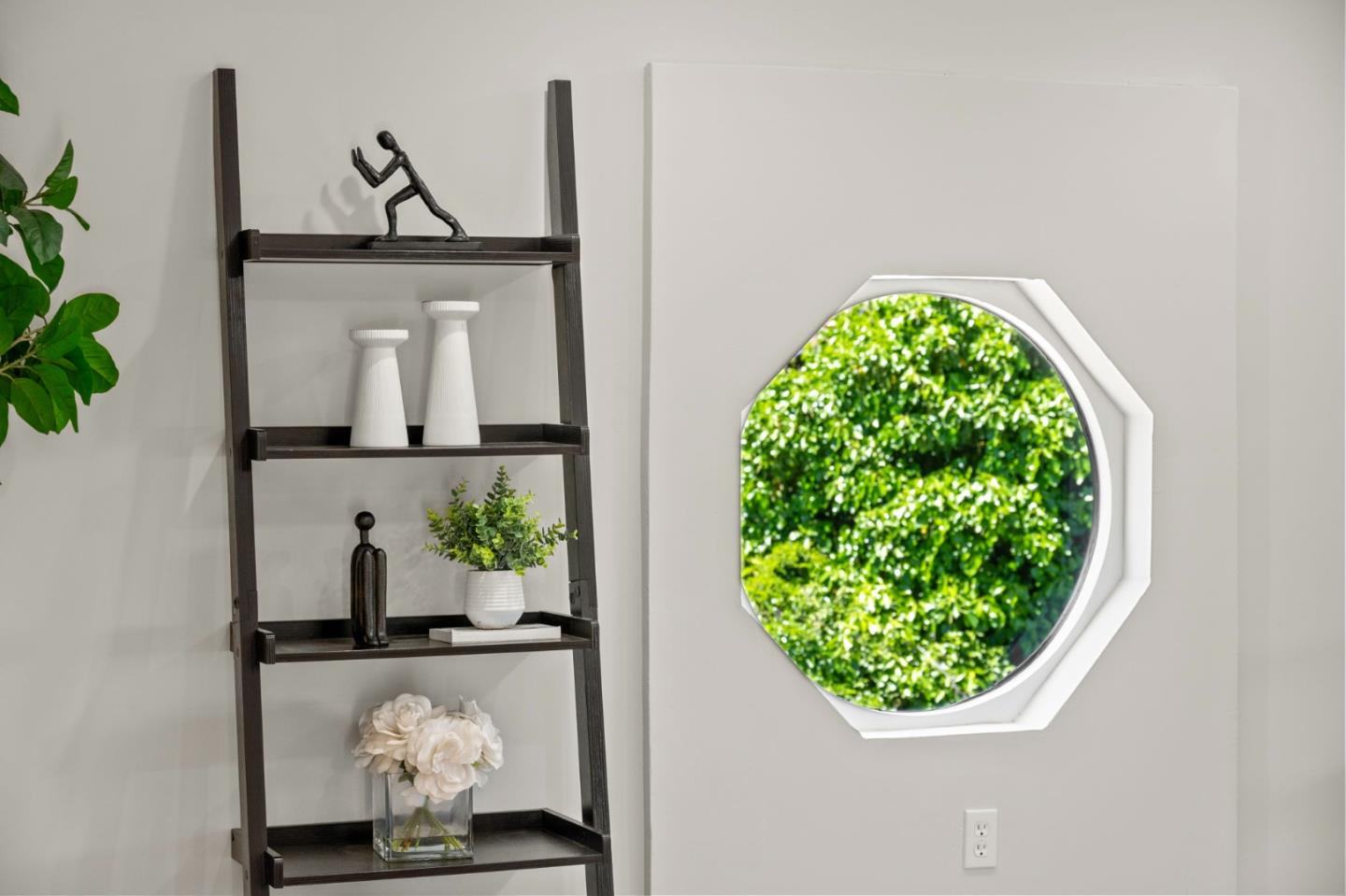 Detail Gallery Image 85 of 111 For 3554 Oak Knoll Dr, Redwood City,  CA 94062 - 3 Beds | 2/1 Baths