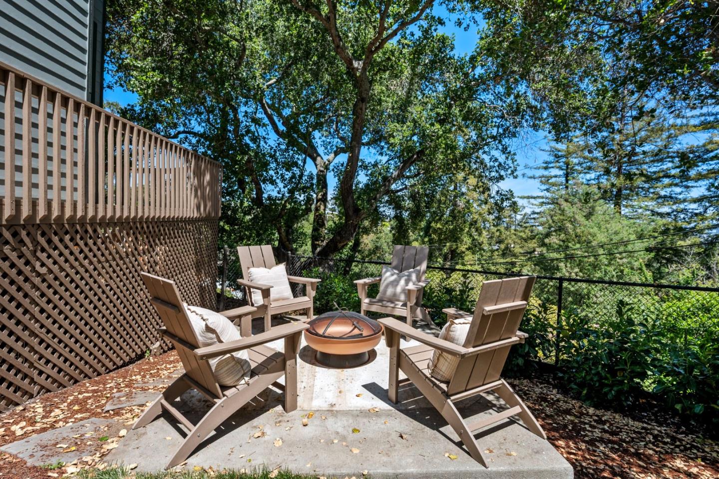 Detail Gallery Image 89 of 111 For 3554 Oak Knoll Dr, Redwood City,  CA 94062 - 3 Beds | 2/1 Baths