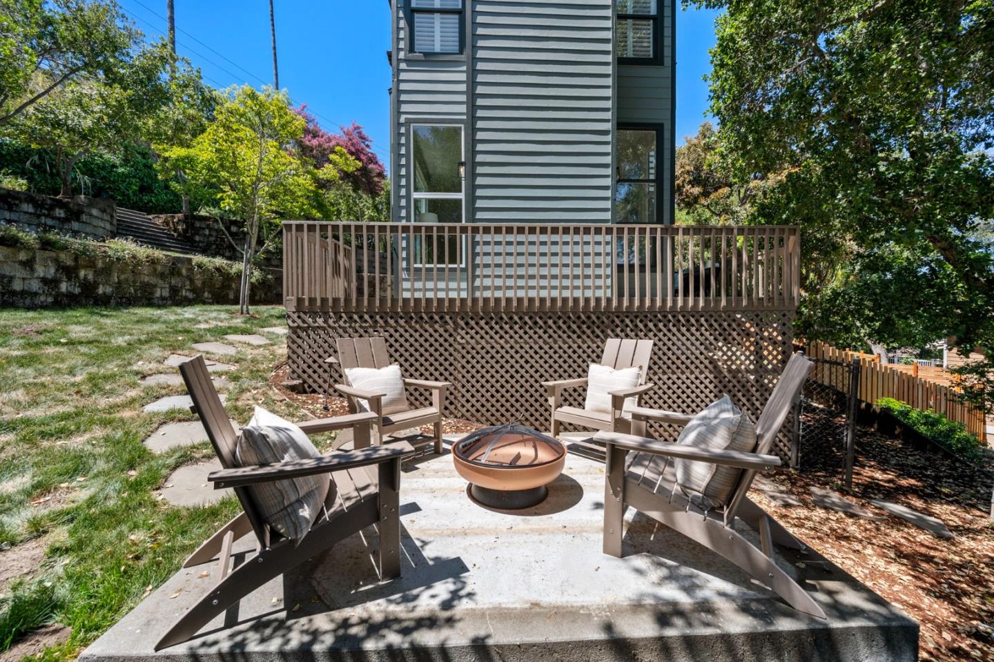 Detail Gallery Image 90 of 111 For 3554 Oak Knoll Dr, Redwood City,  CA 94062 - 3 Beds | 2/1 Baths