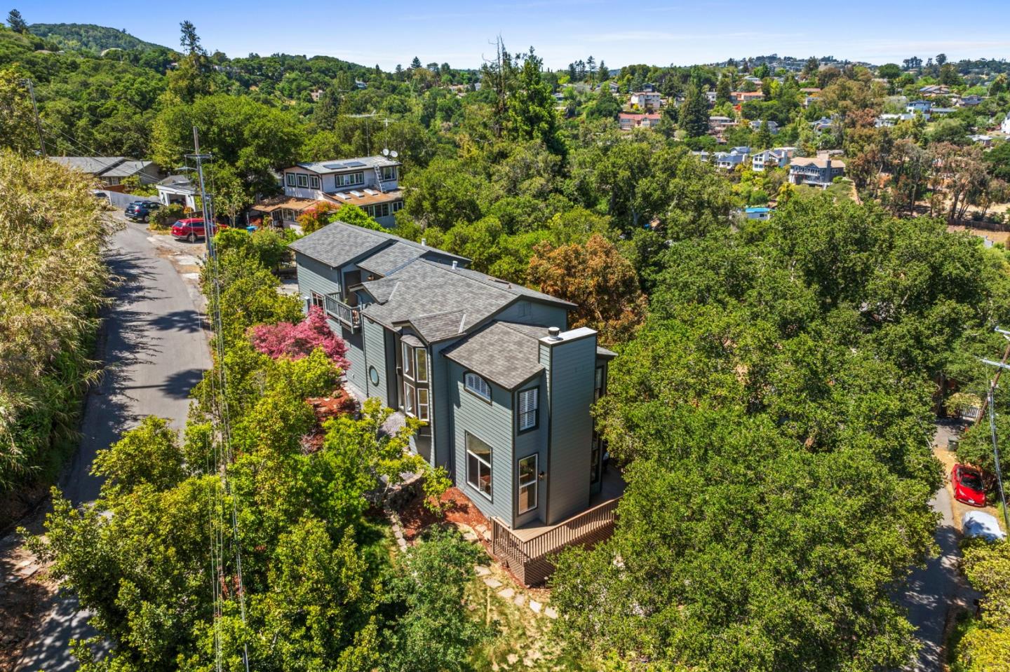 Detail Gallery Image 97 of 111 For 3554 Oak Knoll Dr, Redwood City,  CA 94062 - 3 Beds | 2/1 Baths