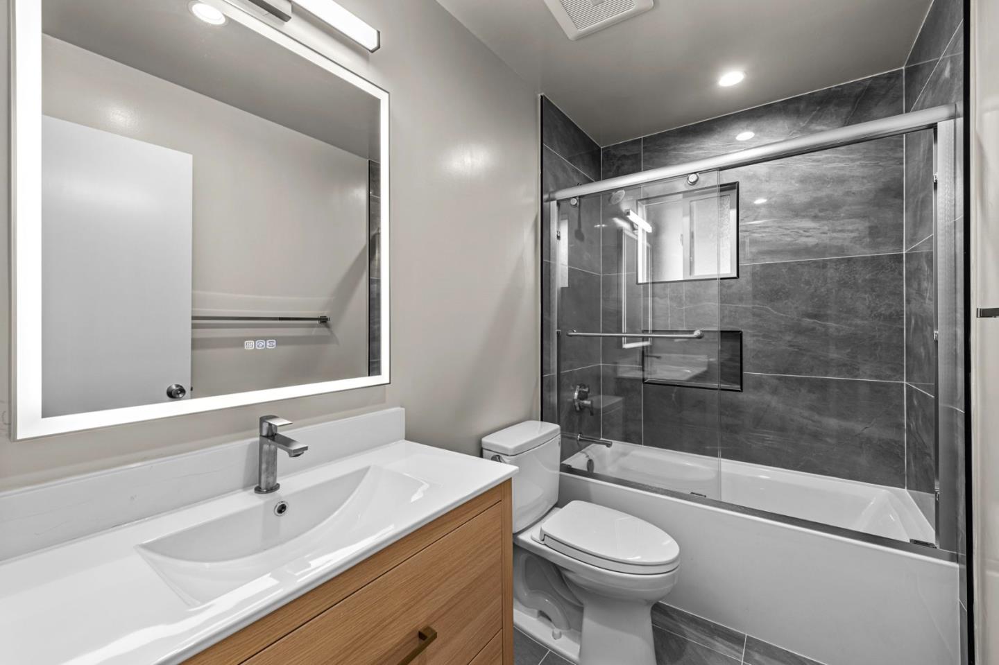 Detail Gallery Image 14 of 43 For 526 Redwood Ave, San Bruno,  CA 94066 - 3 Beds | 2 Baths
