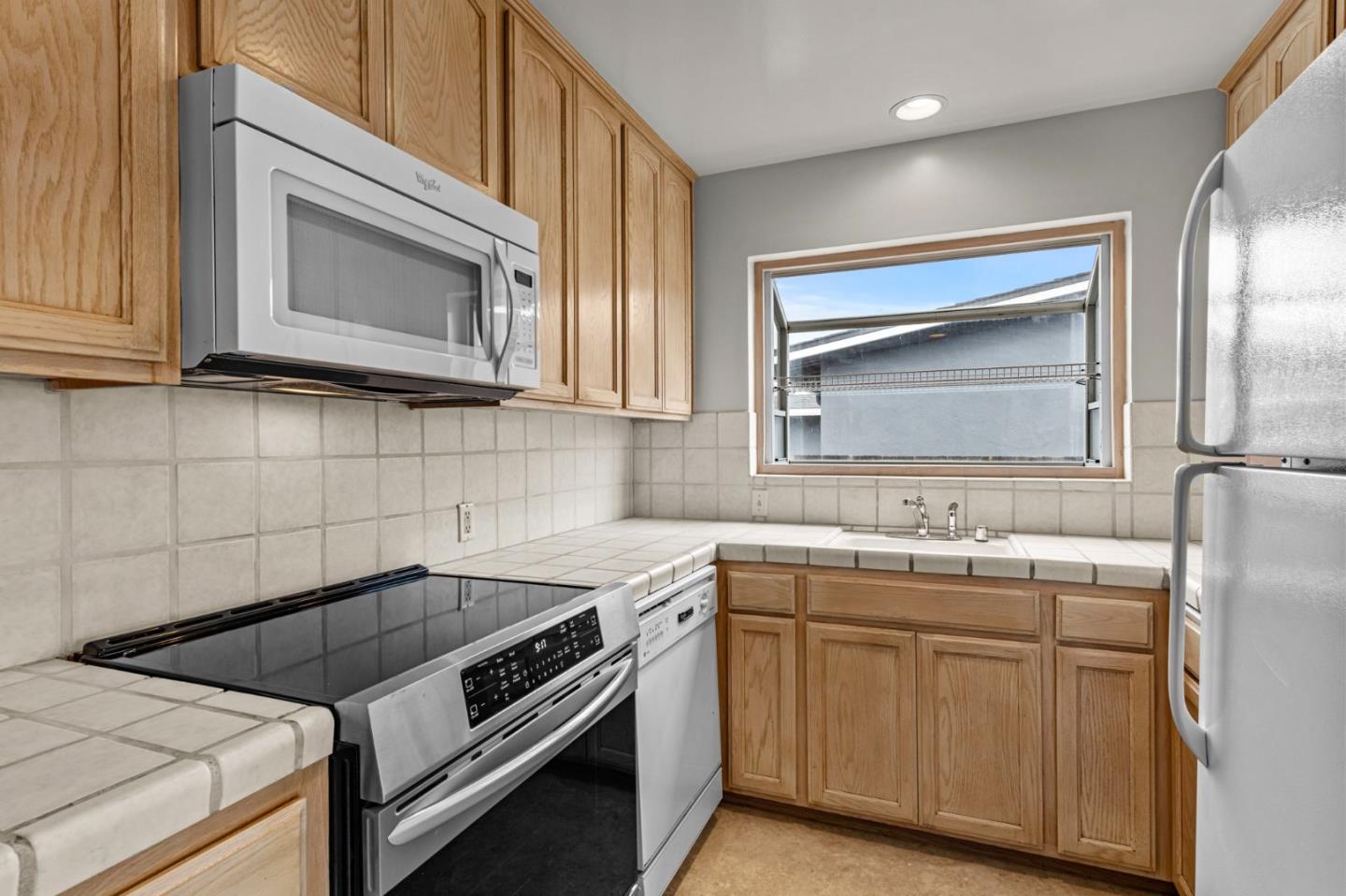 Detail Gallery Image 25 of 43 For 526 Redwood Ave, San Bruno,  CA 94066 - 3 Beds | 2 Baths