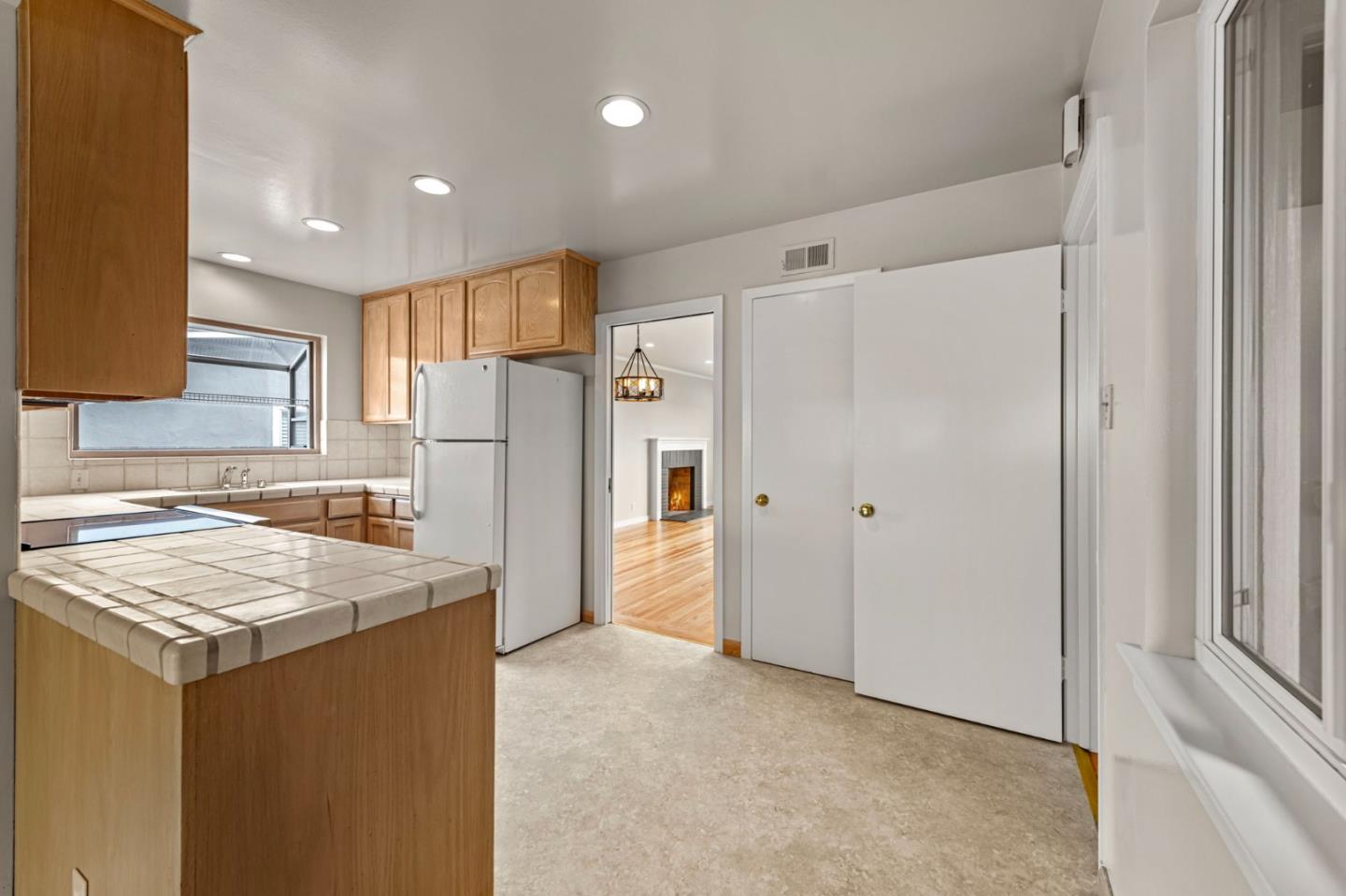 Detail Gallery Image 27 of 43 For 526 Redwood Ave, San Bruno,  CA 94066 - 3 Beds | 2 Baths