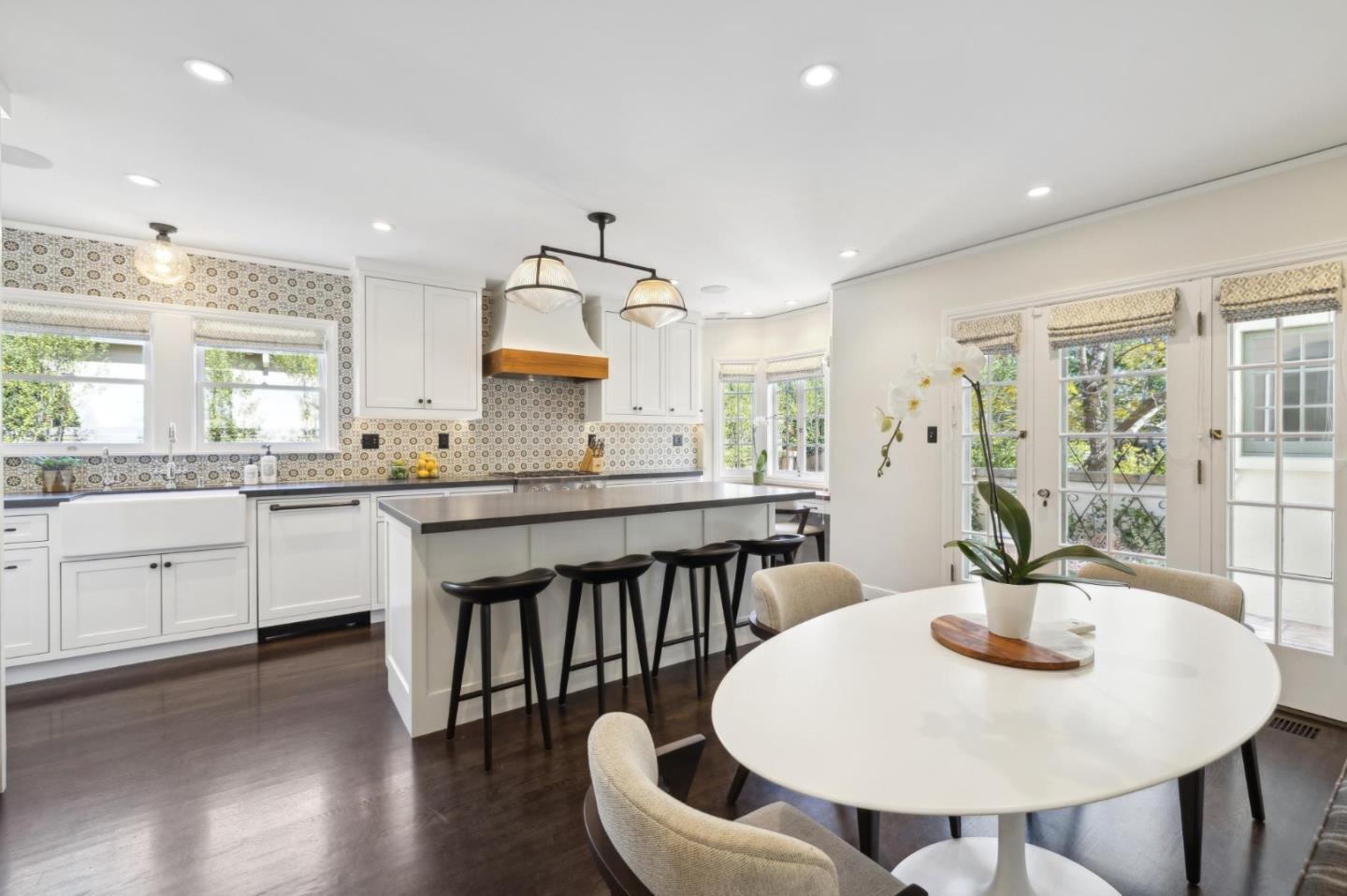 Detail Gallery Image 12 of 48 For 957 University Dr, Menlo Park,  CA 94025 - 4 Beds | 3 Baths