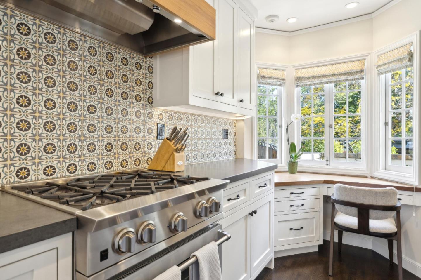Detail Gallery Image 14 of 48 For 957 University Dr, Menlo Park,  CA 94025 - 4 Beds | 3 Baths