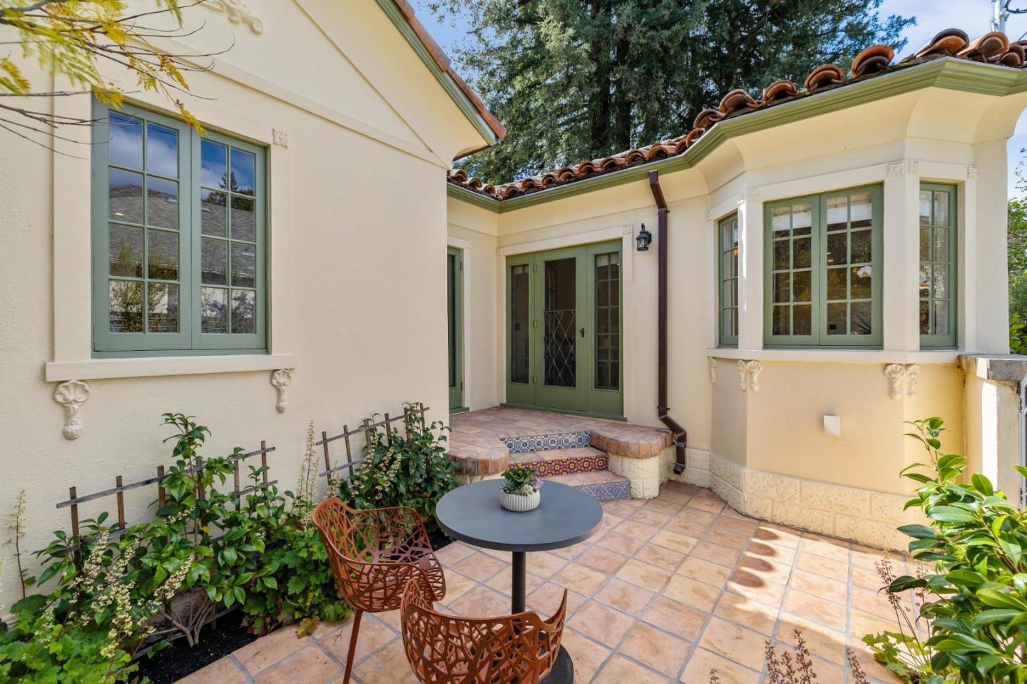 Detail Gallery Image 25 of 48 For 957 University Dr, Menlo Park,  CA 94025 - 4 Beds | 3 Baths