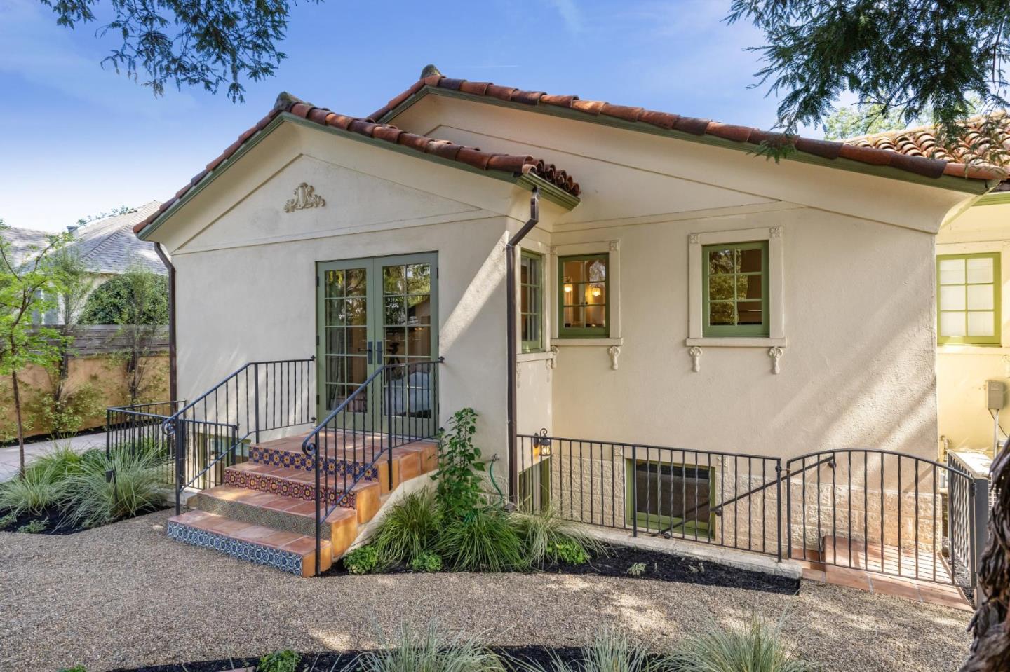 Detail Gallery Image 26 of 48 For 957 University Dr, Menlo Park,  CA 94025 - 4 Beds | 3 Baths