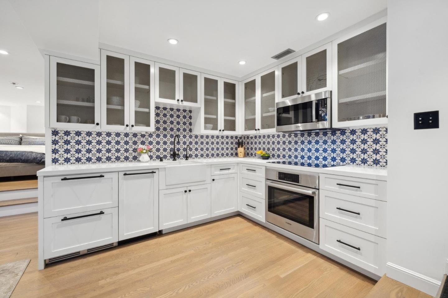 Detail Gallery Image 31 of 48 For 957 University Dr, Menlo Park,  CA 94025 - 4 Beds | 3 Baths