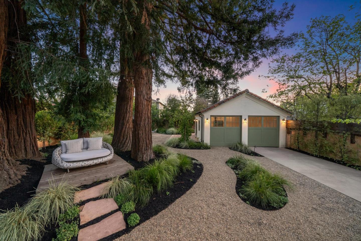Detail Gallery Image 39 of 48 For 957 University Dr, Menlo Park,  CA 94025 - 4 Beds | 3 Baths