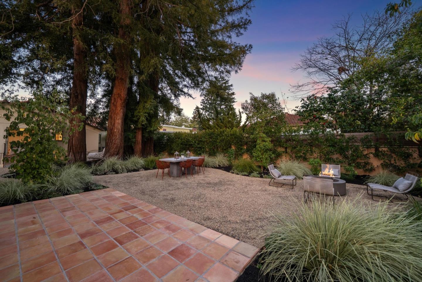 Detail Gallery Image 41 of 48 For 957 University Dr, Menlo Park,  CA 94025 - 4 Beds | 3 Baths