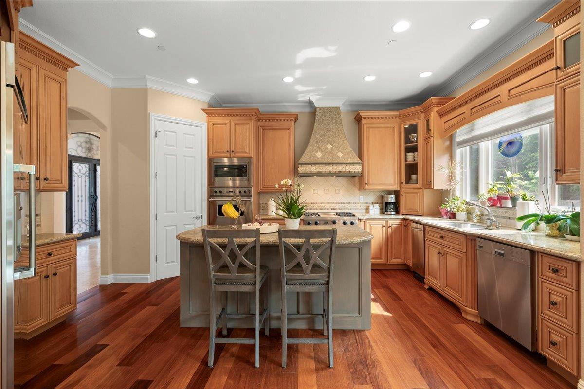 Detail Gallery Image 15 of 60 For 1271 Bellair Way, Menlo Park,  CA 94025 - 5 Beds | 4/1 Baths