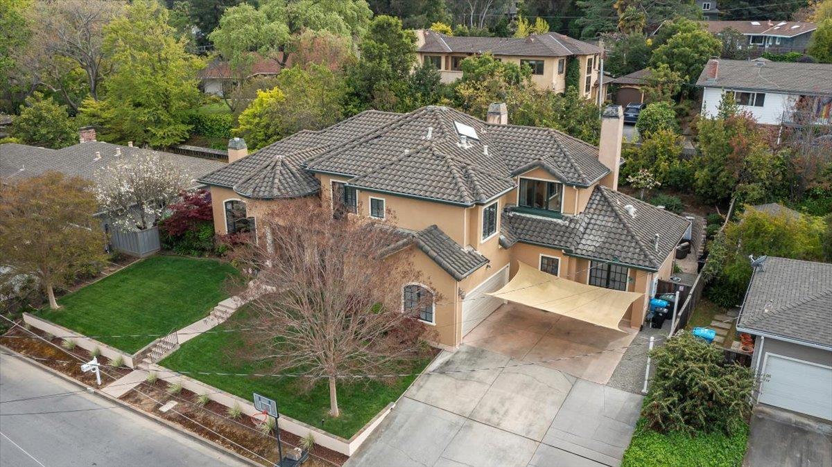 Detail Gallery Image 2 of 60 For 1271 Bellair Way, Menlo Park,  CA 94025 - 5 Beds | 4/1 Baths