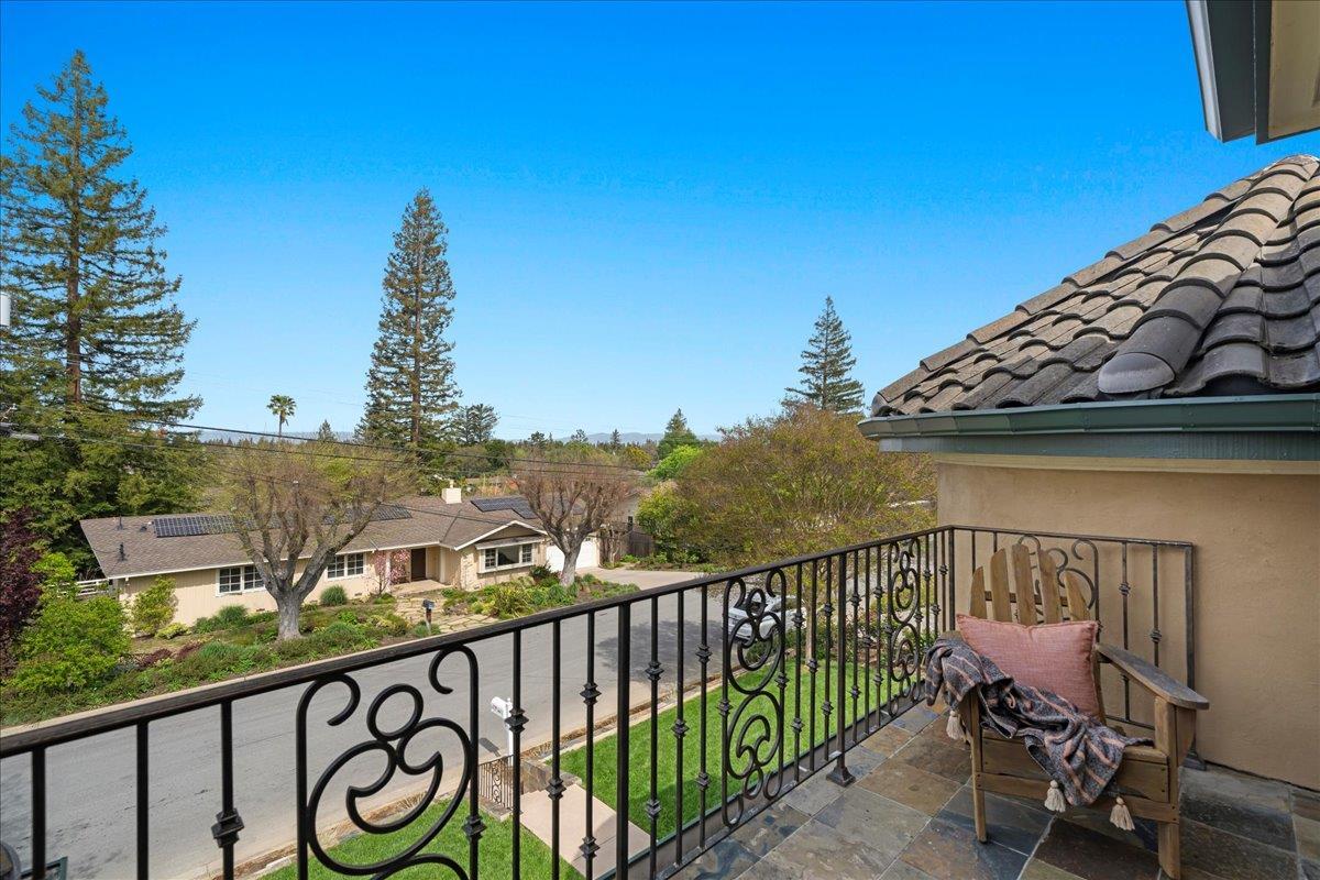Detail Gallery Image 32 of 60 For 1271 Bellair Way, Menlo Park,  CA 94025 - 5 Beds | 4/1 Baths