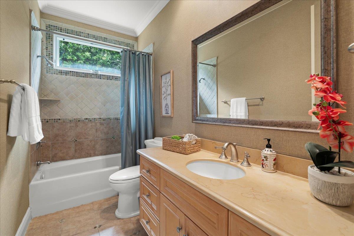 Detail Gallery Image 40 of 60 For 1271 Bellair Way, Menlo Park,  CA 94025 - 5 Beds | 4/1 Baths
