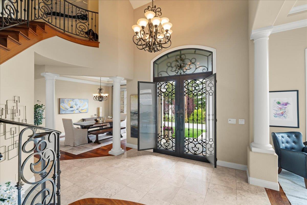 Detail Gallery Image 5 of 60 For 1271 Bellair Way, Menlo Park,  CA 94025 - 5 Beds | 4/1 Baths