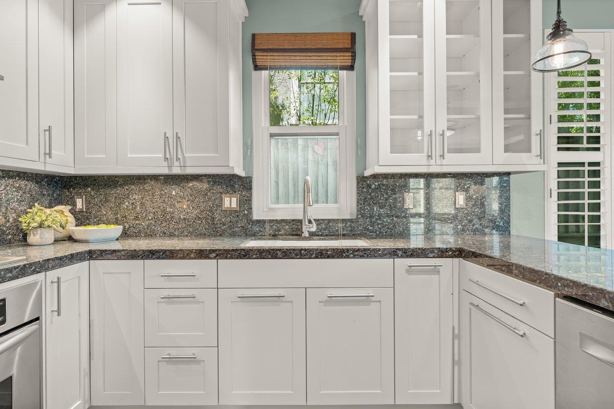Detail Gallery Image 11 of 31 For 1051 Nobel Dr, Santa Cruz,  CA 95060 - 3 Beds | 2 Baths