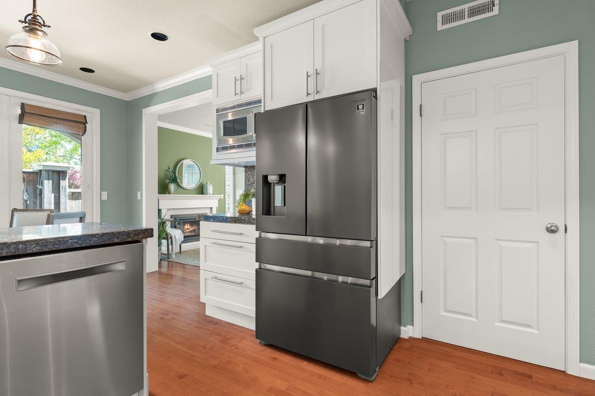 Detail Gallery Image 12 of 31 For 1051 Nobel Dr, Santa Cruz,  CA 95060 - 3 Beds | 2 Baths