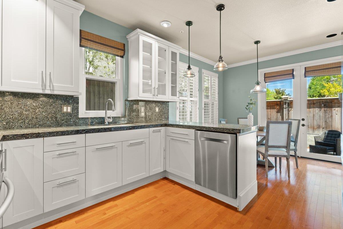 Detail Gallery Image 13 of 31 For 1051 Nobel Dr, Santa Cruz,  CA 95060 - 3 Beds | 2 Baths