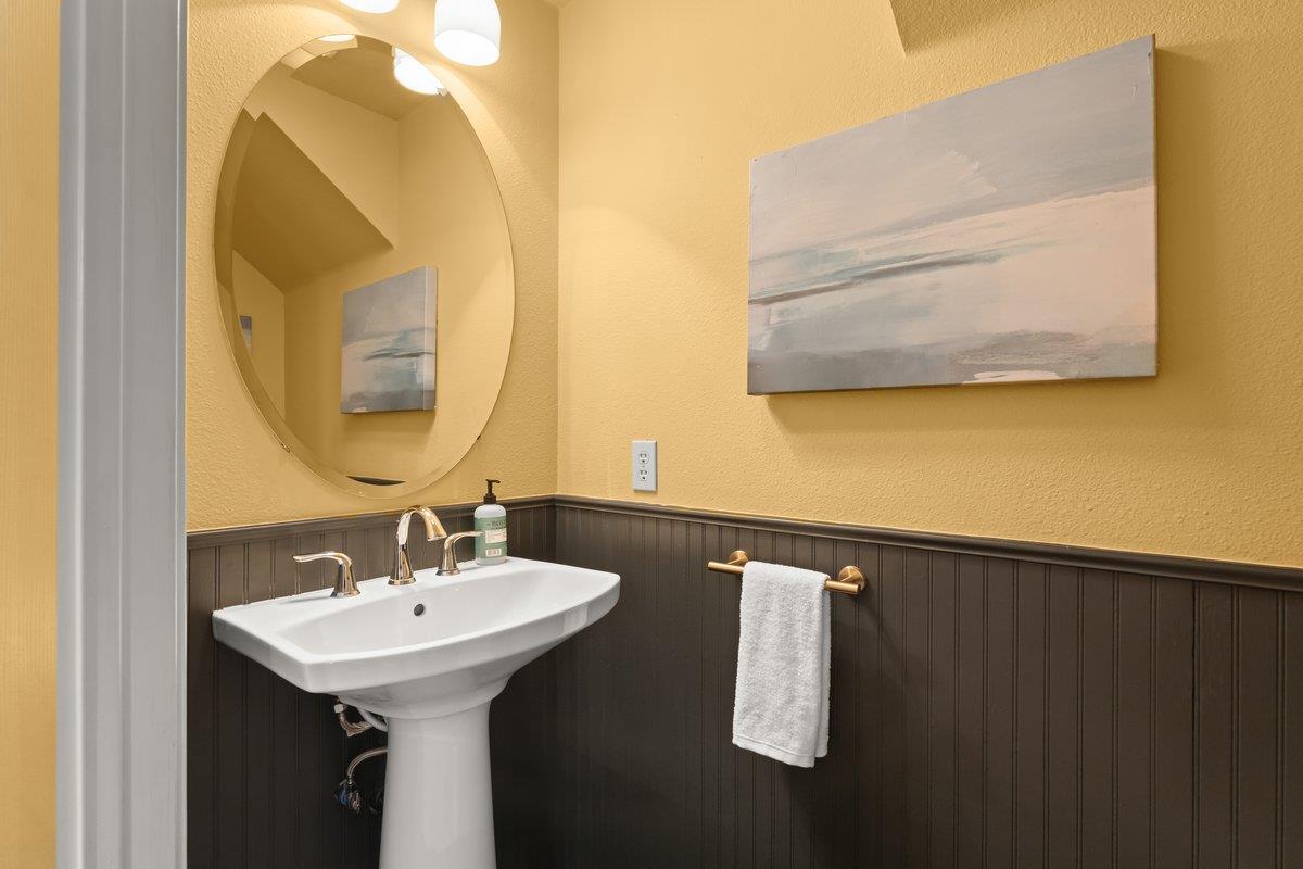 Detail Gallery Image 14 of 31 For 1051 Nobel Dr, Santa Cruz,  CA 95060 - 3 Beds | 2 Baths
