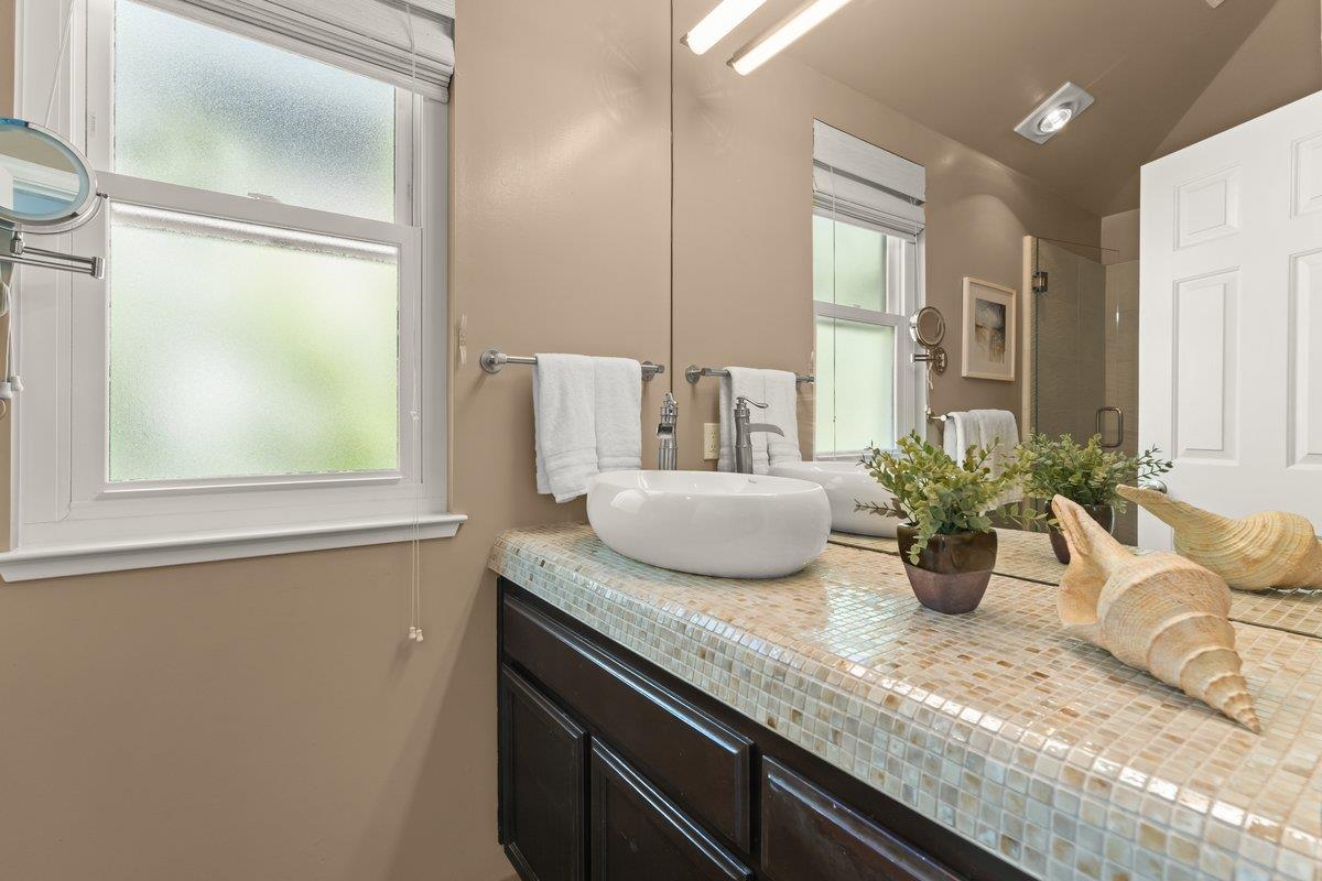 Detail Gallery Image 20 of 31 For 1051 Nobel Dr, Santa Cruz,  CA 95060 - 3 Beds | 2 Baths