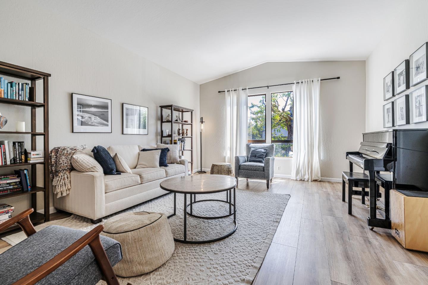 Detail Gallery Image 4 of 25 For 764 Bain Pl, Redwood City,  CA 94062 - 4 Beds | 3 Baths