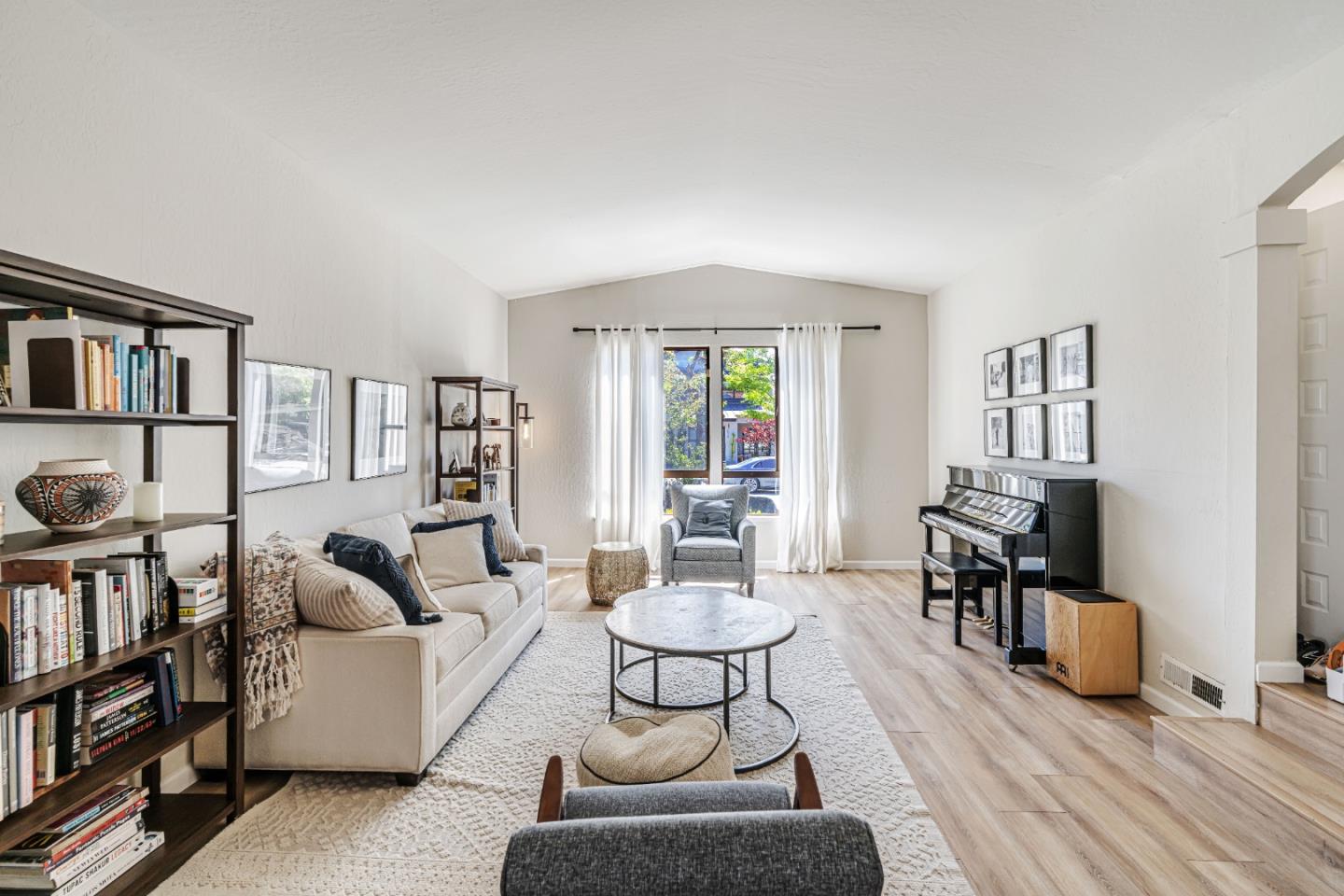 Detail Gallery Image 5 of 25 For 764 Bain Pl, Redwood City,  CA 94062 - 4 Beds | 3 Baths