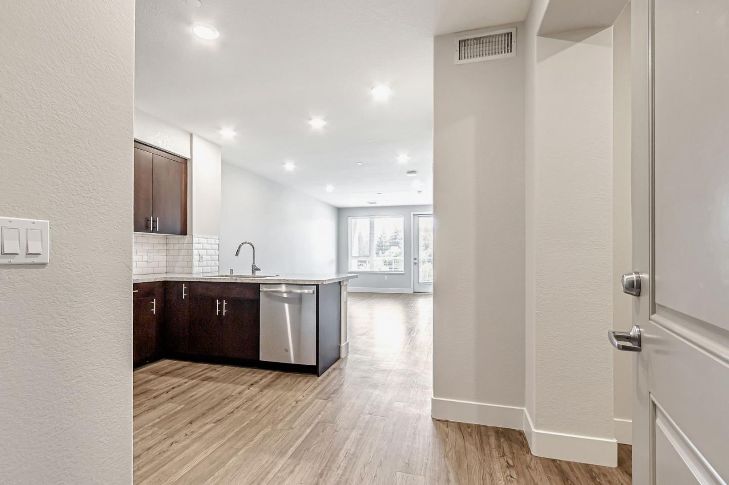 Detail Gallery Image 3 of 55 For 5951 Sunstone Dr #315,  San Jose,  CA 95123 - 2 Beds | 1 Baths