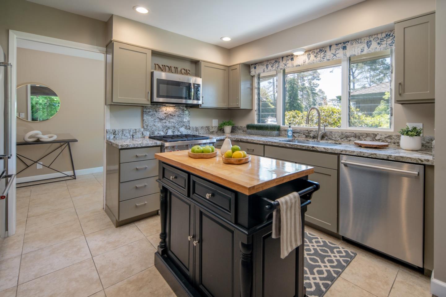 Detail Gallery Image 13 of 33 For 134 Del Mesa Carmel, Carmel,  CA 93923 - 2 Beds | 2 Baths