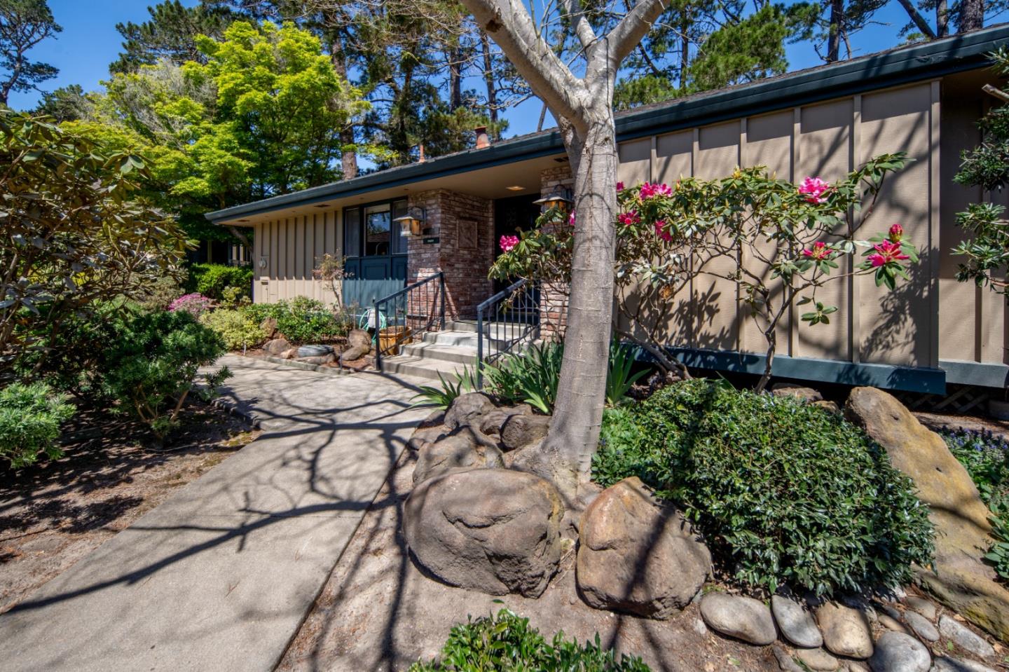 Detail Gallery Image 4 of 33 For 134 Del Mesa Carmel, Carmel,  CA 93923 - 2 Beds | 2 Baths