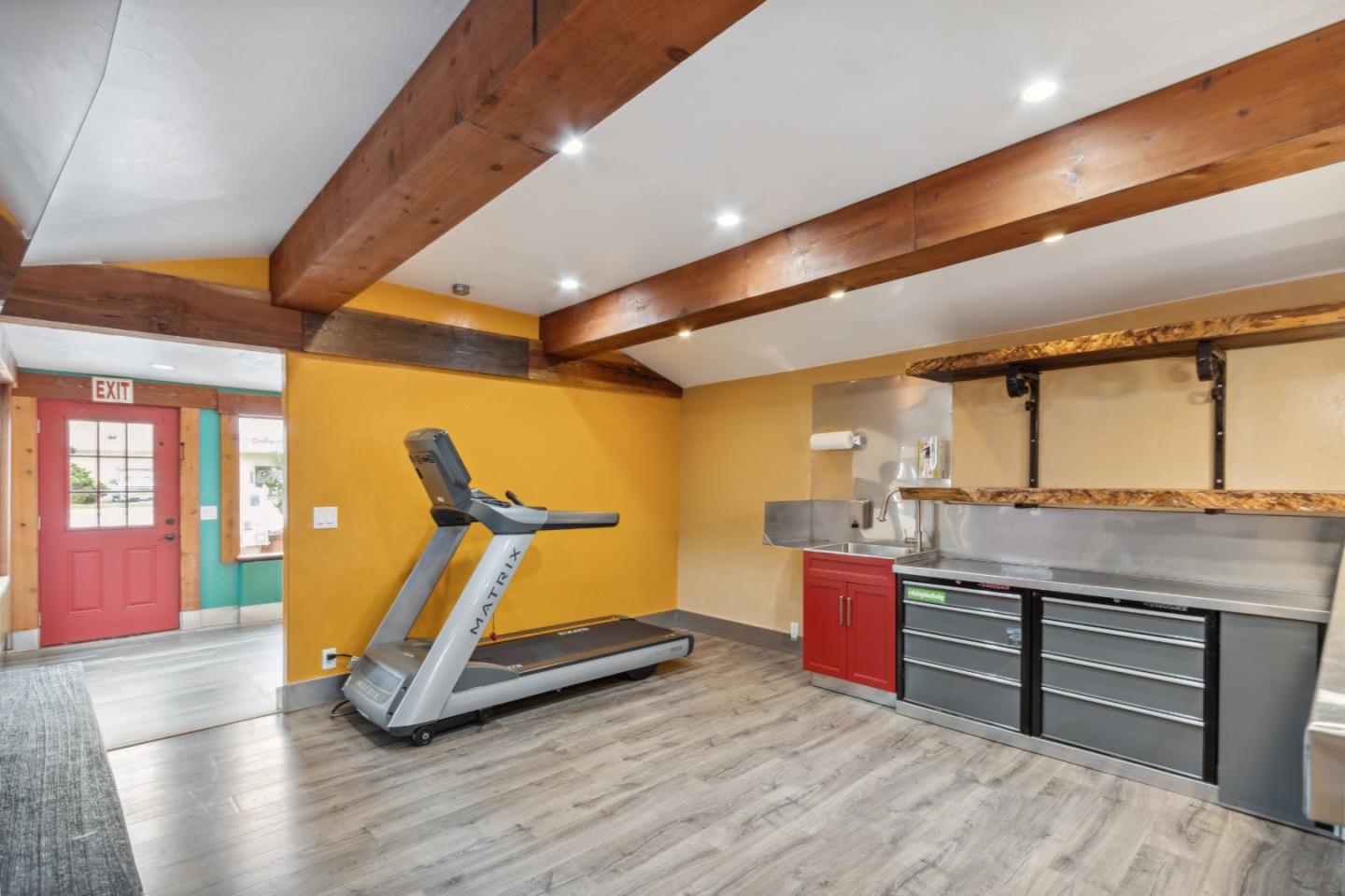 Detail Gallery Image 10 of 30 For 1637 Del Monte Blvd #B,  Seaside,  CA 93955 - – Beds | – Baths