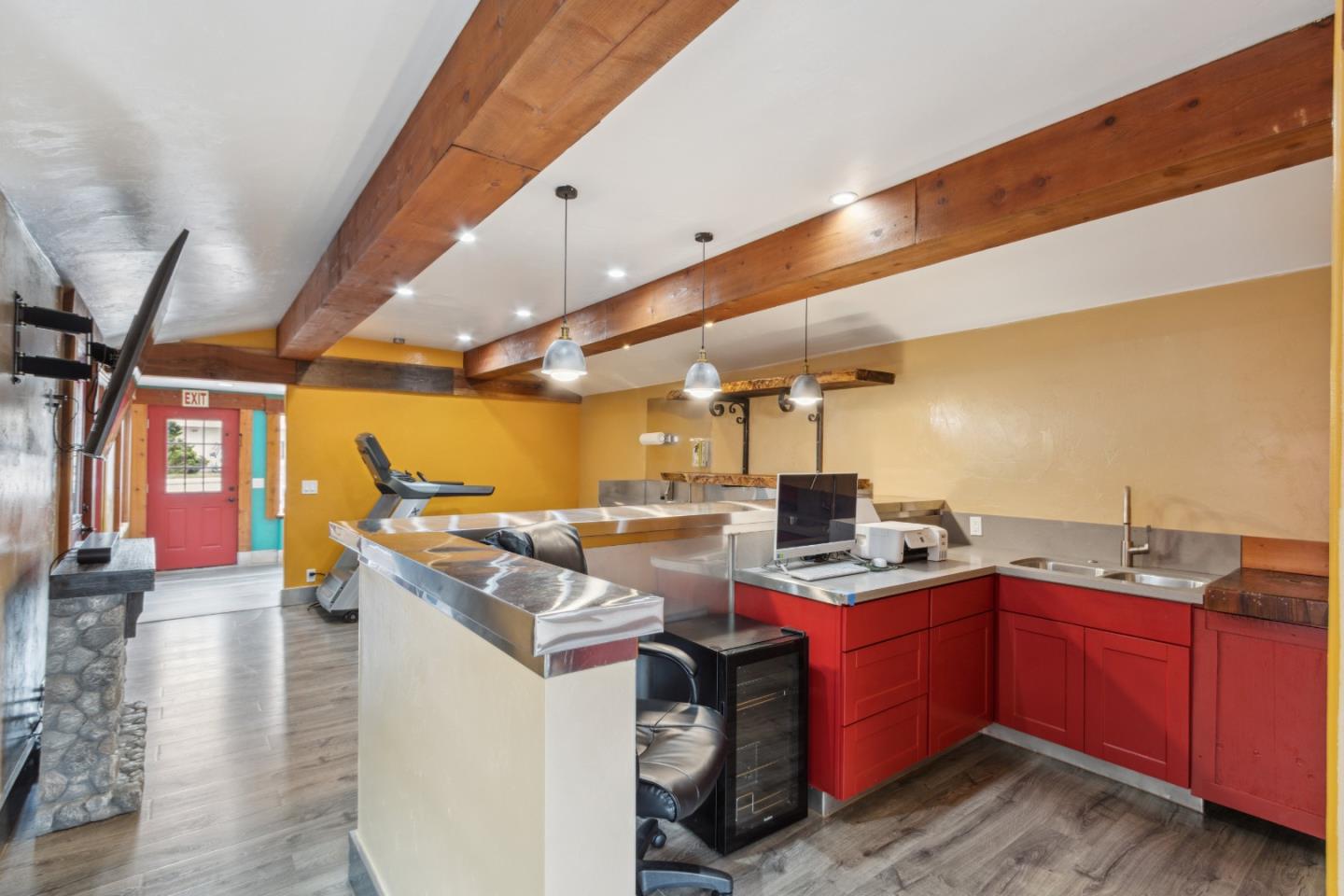 Detail Gallery Image 11 of 30 For 1637 Del Monte Blvd #B,  Seaside,  CA 93955 - – Beds | – Baths
