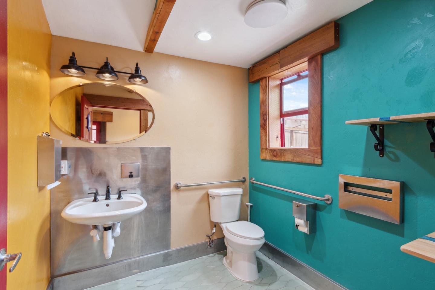 Detail Gallery Image 13 of 30 For 1637 Del Monte Blvd #B,  Seaside,  CA 93955 - – Beds | – Baths