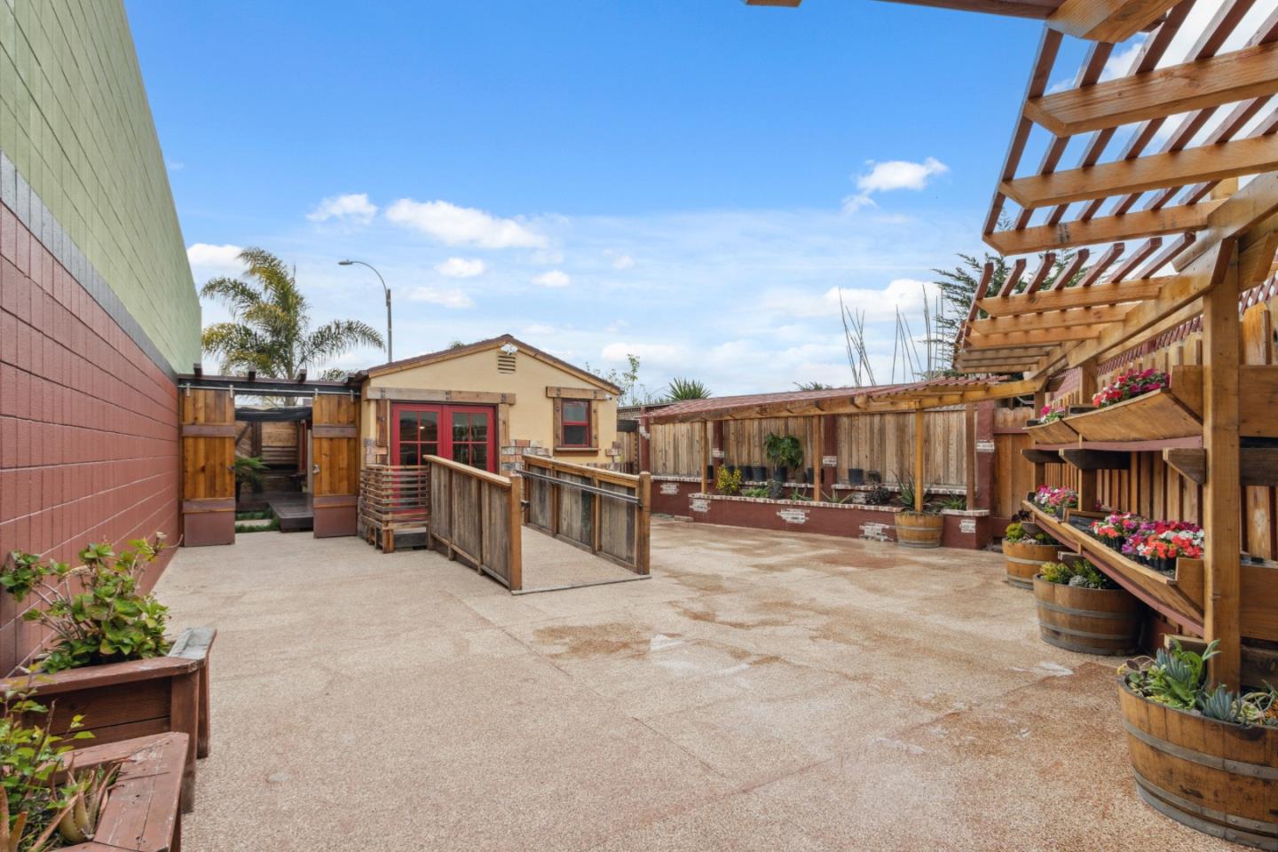 Detail Gallery Image 19 of 30 For 1637 Del Monte Blvd #B,  Seaside,  CA 93955 - – Beds | – Baths