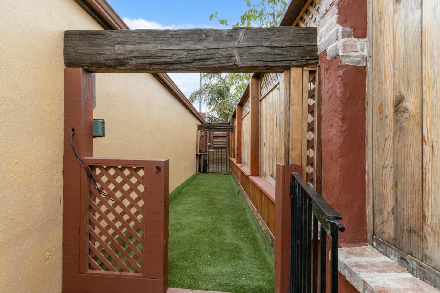 Detail Gallery Image 22 of 30 For 1637 Del Monte Blvd #B,  Seaside,  CA 93955 - – Beds | – Baths