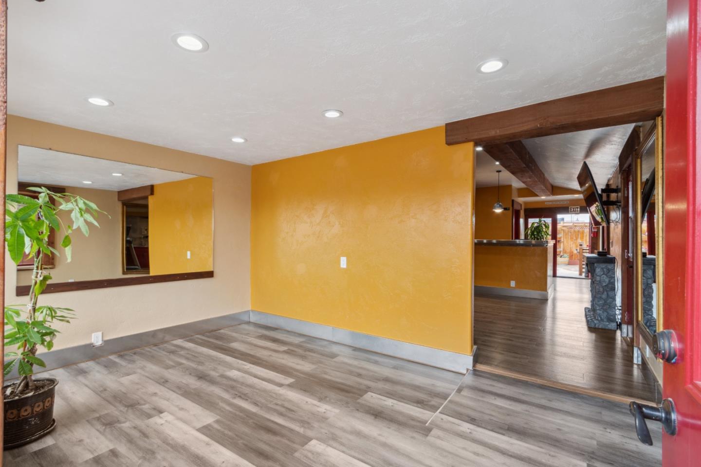 Detail Gallery Image 5 of 30 For 1637 Del Monte Blvd #B,  Seaside,  CA 93955 - – Beds | – Baths