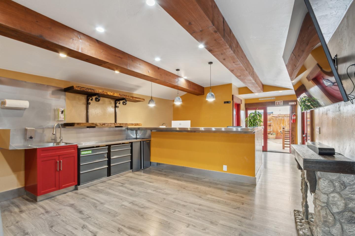 Detail Gallery Image 6 of 30 For 1637 Del Monte Blvd #B,  Seaside,  CA 93955 - – Beds | – Baths