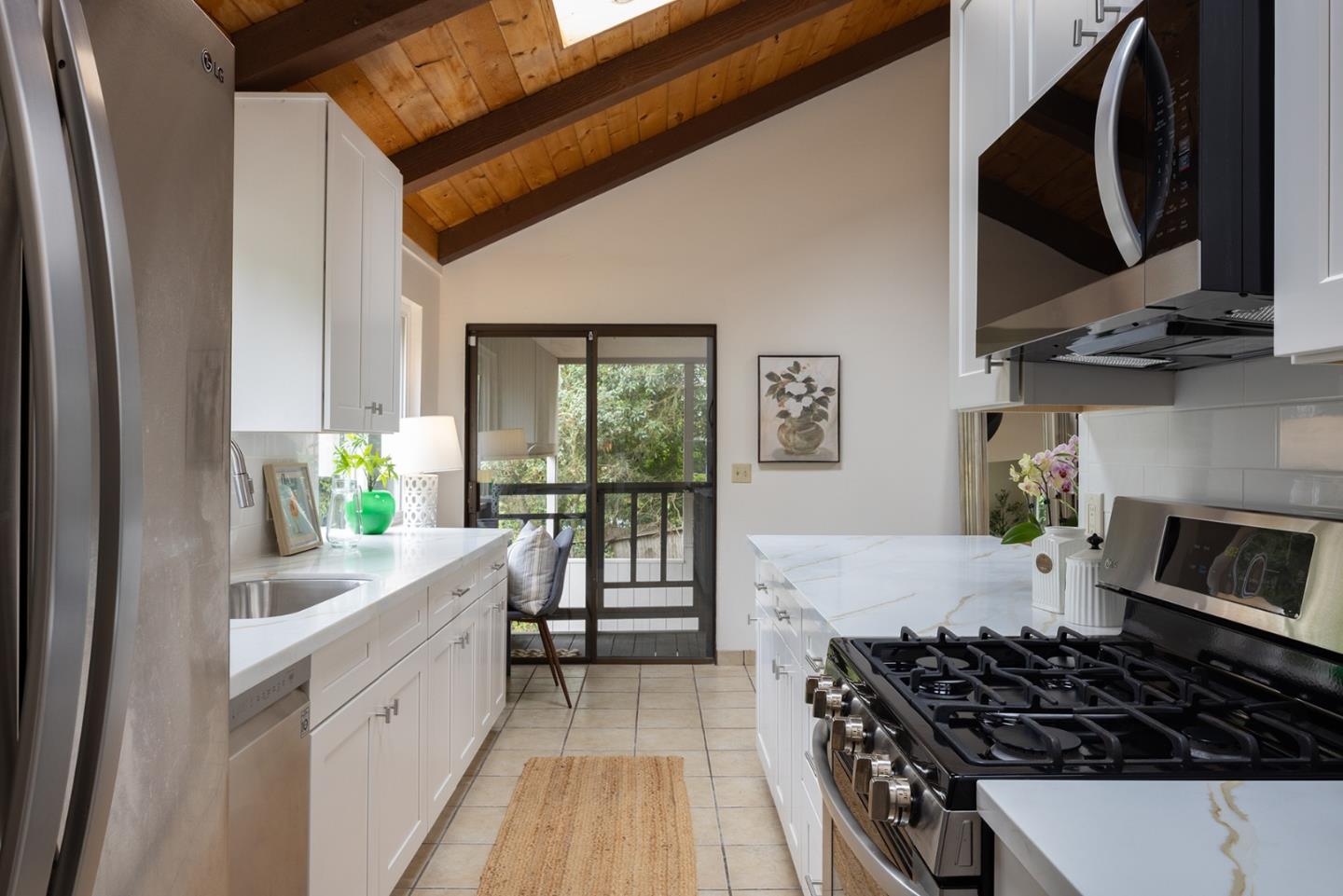 Detail Gallery Image 11 of 23 For 3391 Carpenter Rd, Carmel,  CA 93923 - 2 Beds | 2 Baths
