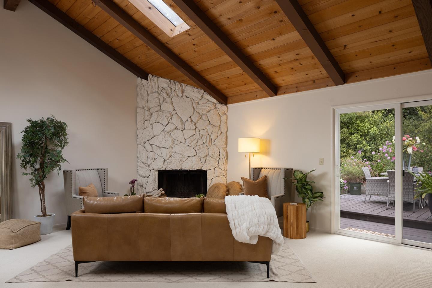 Detail Gallery Image 7 of 23 For 3391 Carpenter Rd, Carmel,  CA 93923 - 2 Beds | 2 Baths