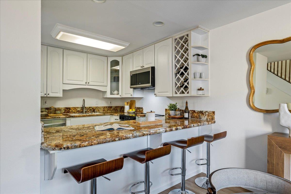 Detail Gallery Image 10 of 20 For 125 Connemara Way #16,  Sunnyvale,  CA 94087 - 2 Beds | 1/1 Baths