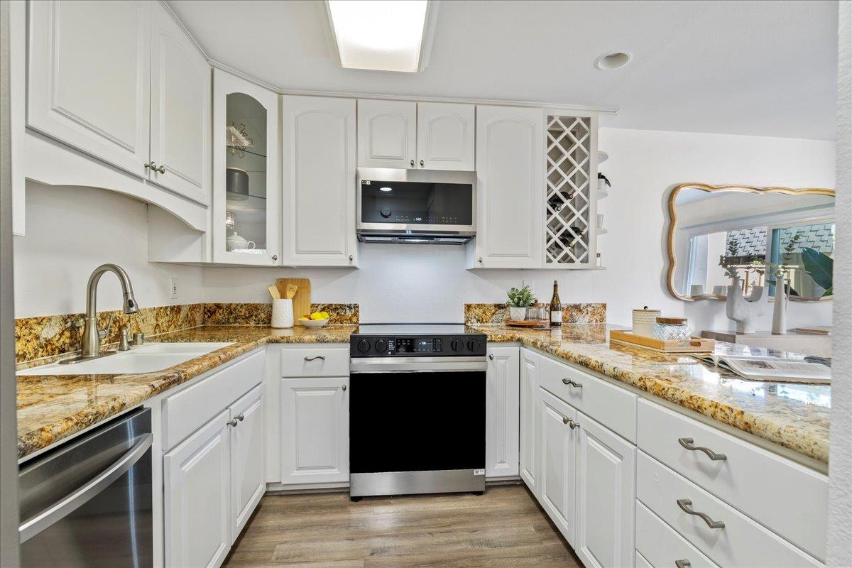 Detail Gallery Image 11 of 20 For 125 Connemara Way #16,  Sunnyvale,  CA 94087 - 2 Beds | 1/1 Baths