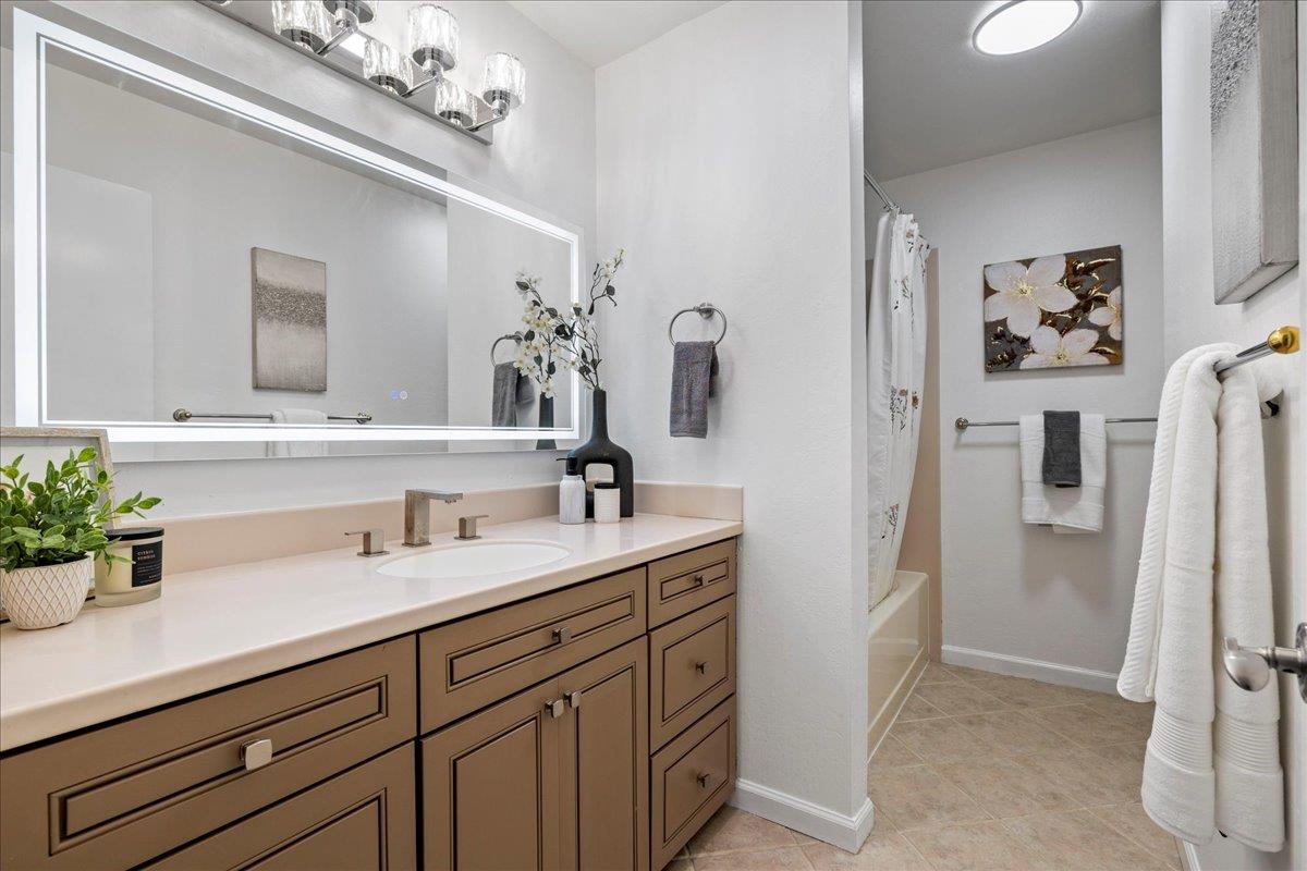 Detail Gallery Image 15 of 20 For 125 Connemara Way #16,  Sunnyvale,  CA 94087 - 2 Beds | 1/1 Baths