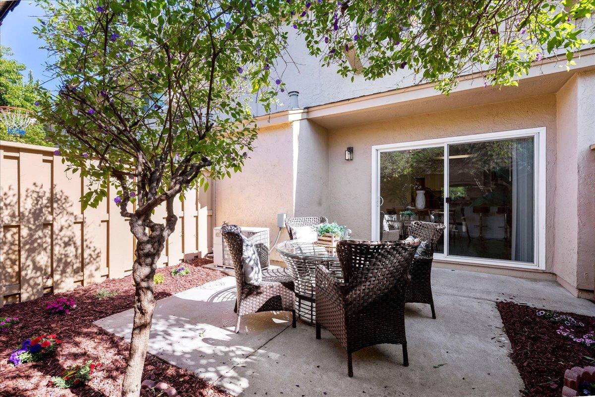 Detail Gallery Image 17 of 20 For 125 Connemara Way #16,  Sunnyvale,  CA 94087 - 2 Beds | 1/1 Baths