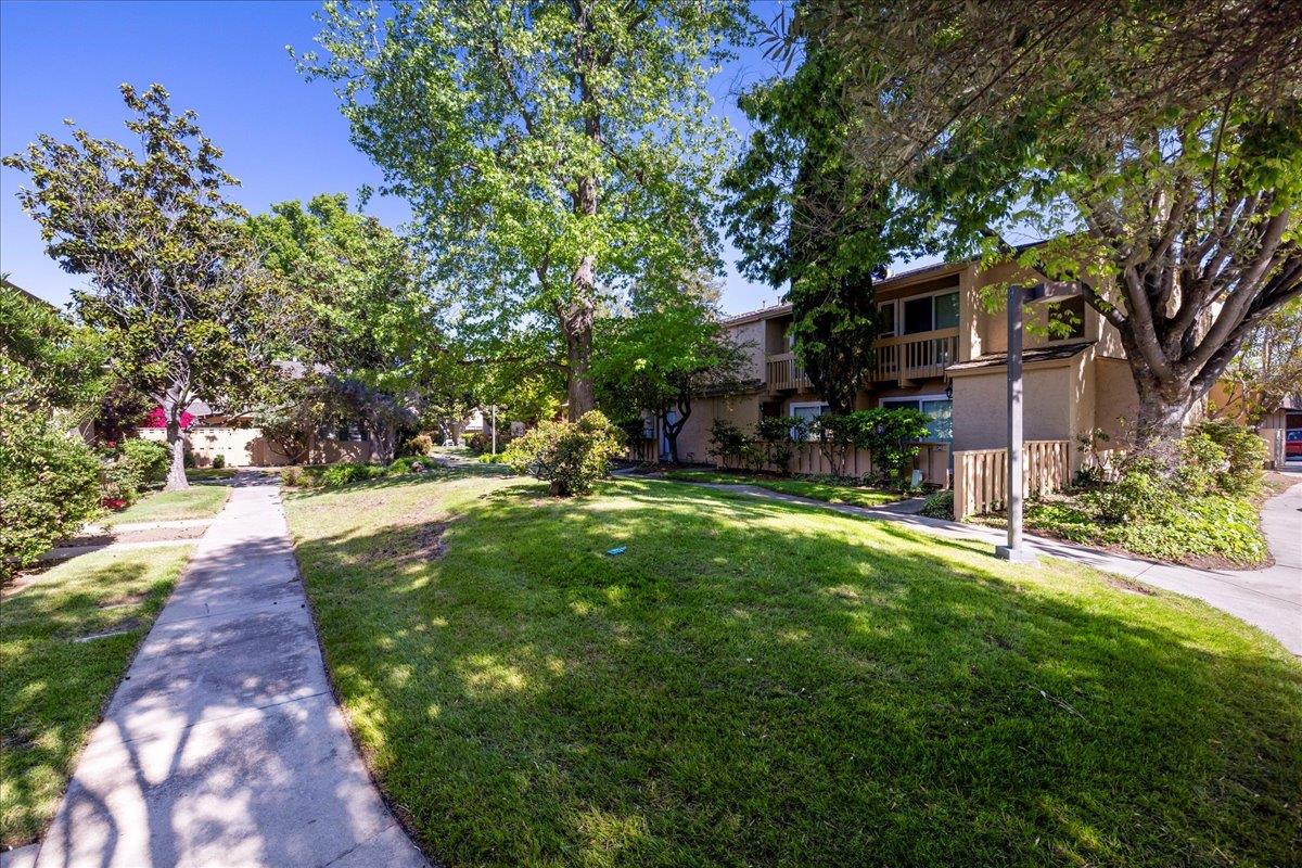 Detail Gallery Image 19 of 20 For 125 Connemara Way #16,  Sunnyvale,  CA 94087 - 2 Beds | 1/1 Baths