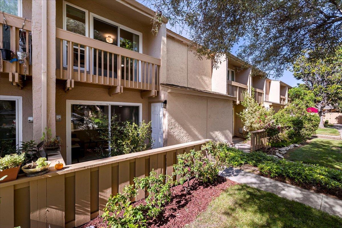 Detail Gallery Image 5 of 20 For 125 Connemara Way #16,  Sunnyvale,  CA 94087 - 2 Beds | 1/1 Baths