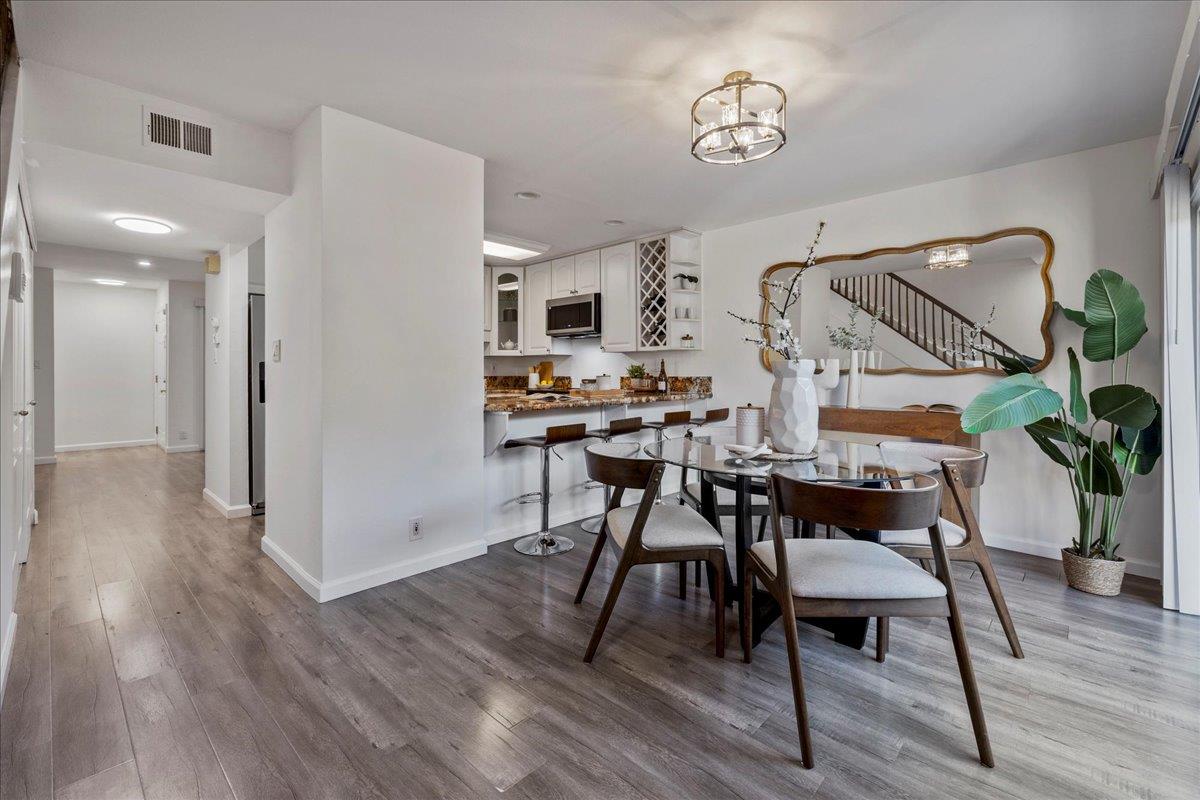 Detail Gallery Image 8 of 20 For 125 Connemara Way #16,  Sunnyvale,  CA 94087 - 2 Beds | 1/1 Baths