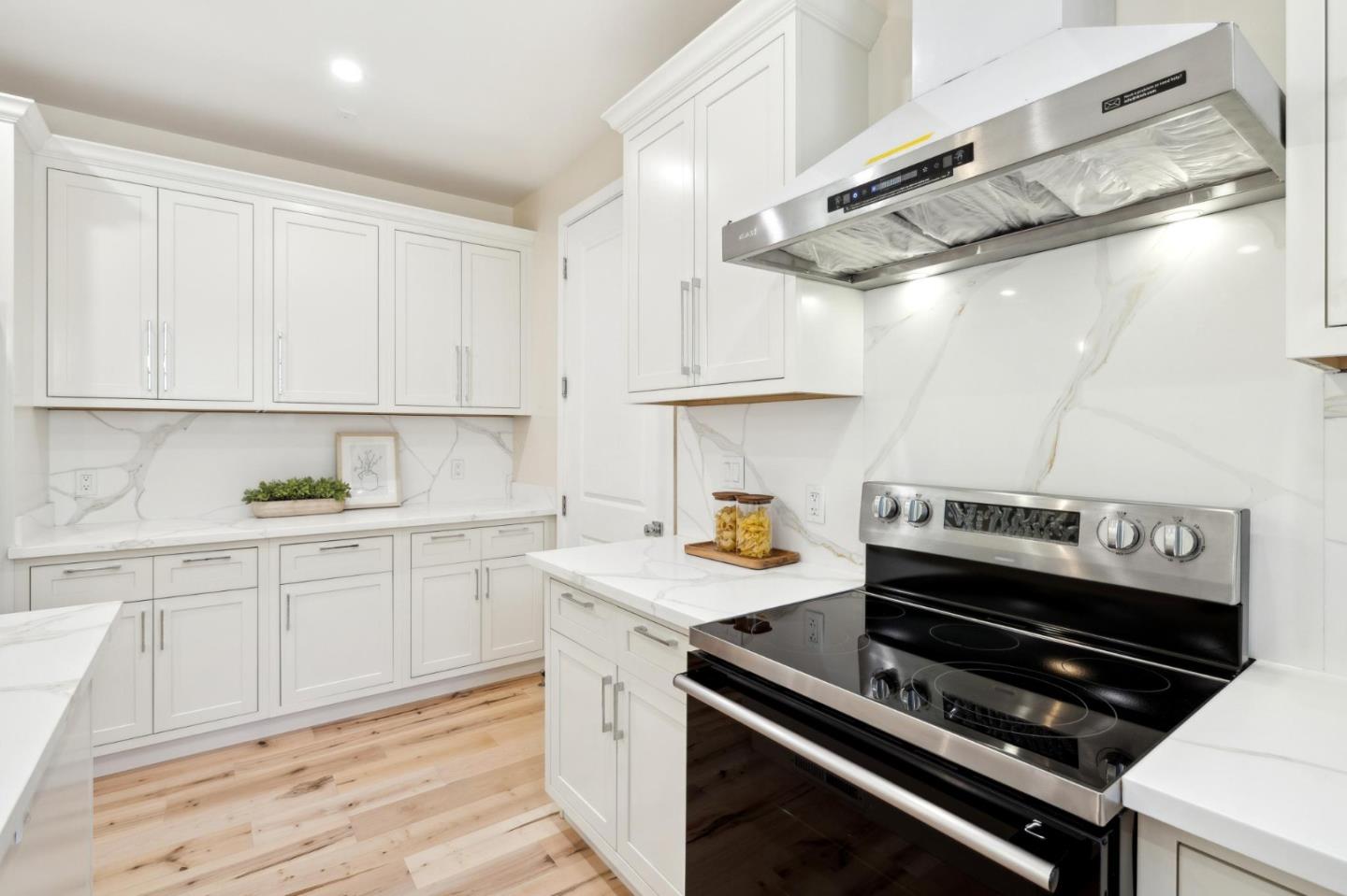 Detail Gallery Image 14 of 45 For 121 S Fremont St, San Mateo,  CA 94401 - 4 Beds | 5 Baths