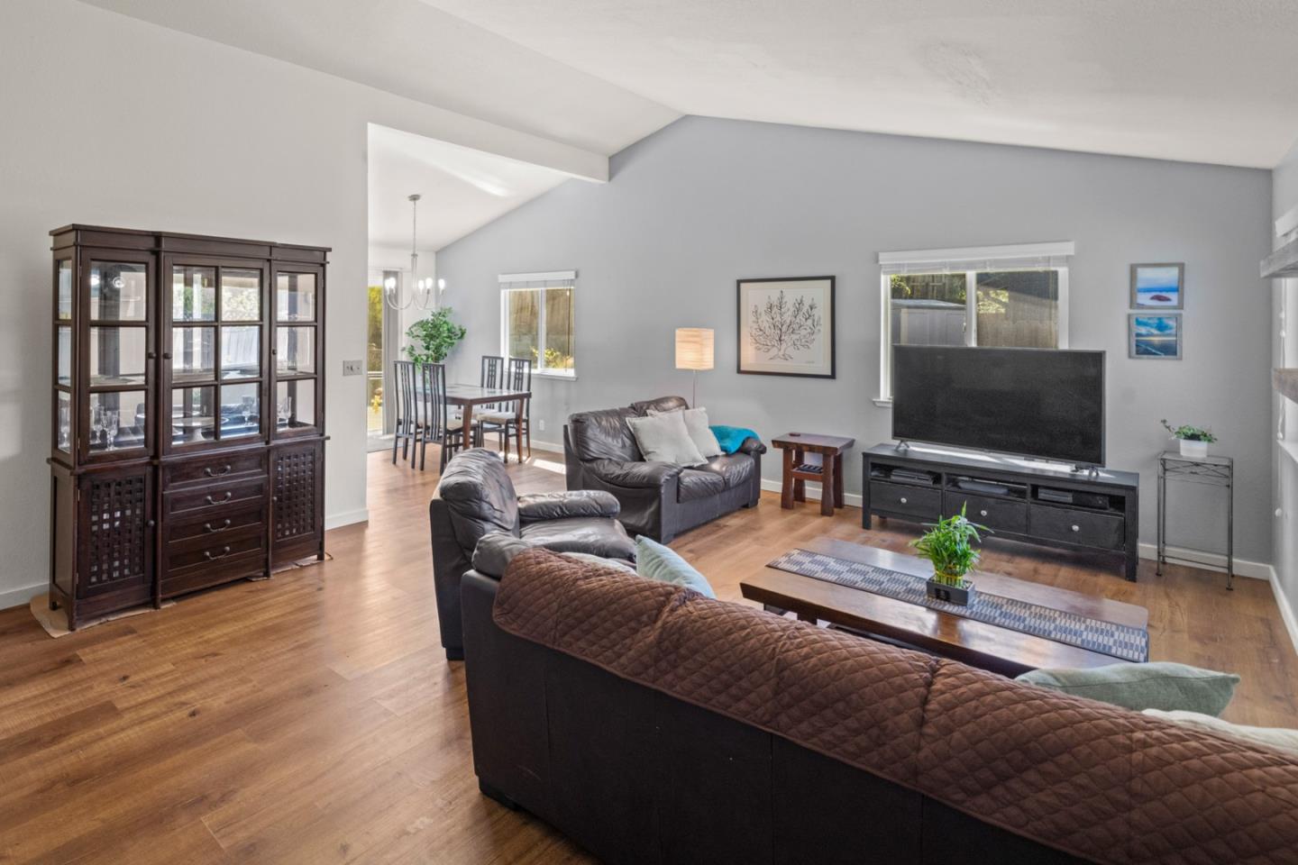 Detail Gallery Image 2 of 23 For 3022 Westwood Ct, Marina,  CA 93933 - 3 Beds | 2 Baths