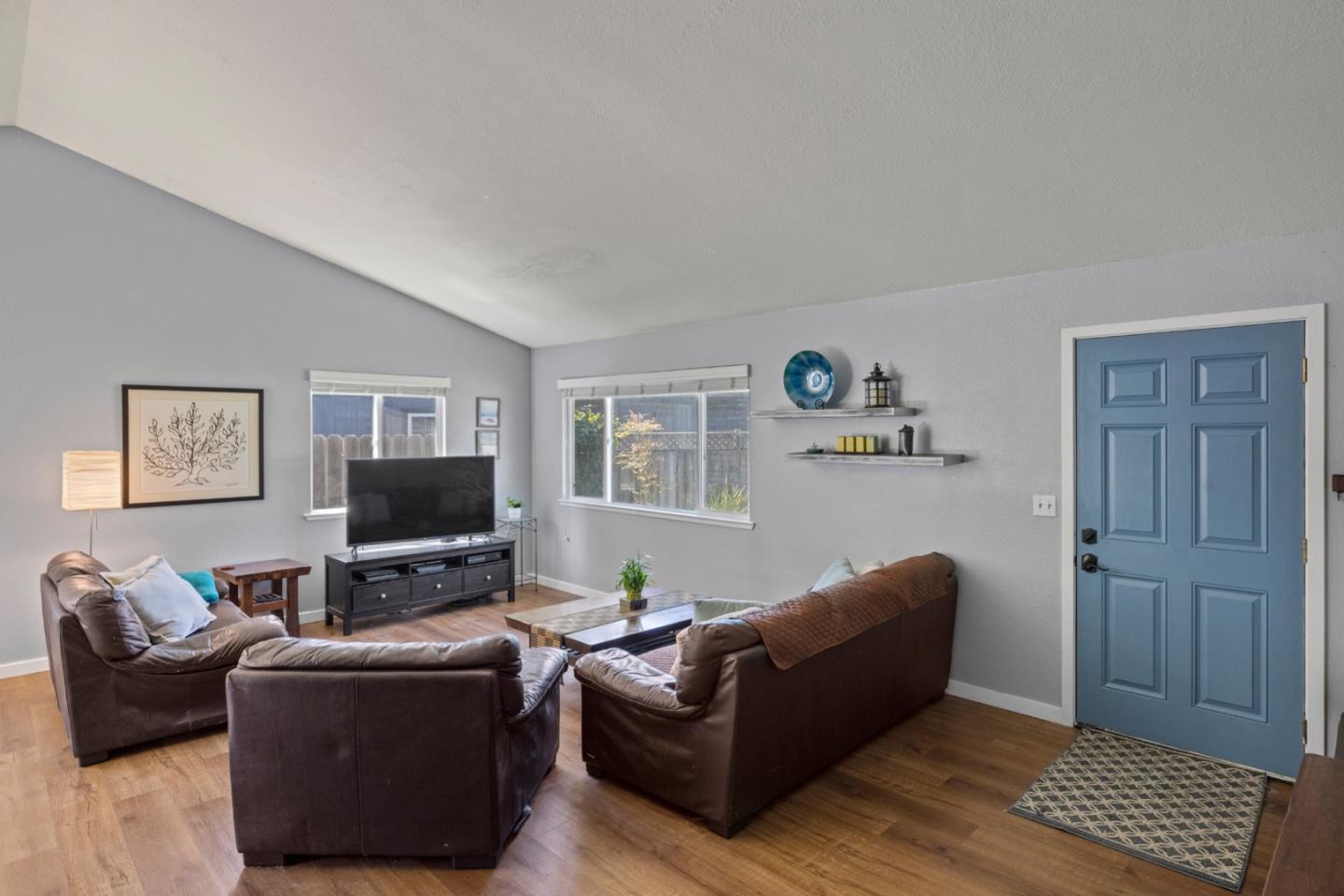 Detail Gallery Image 3 of 23 For 3022 Westwood Ct, Marina,  CA 93933 - 3 Beds | 2 Baths