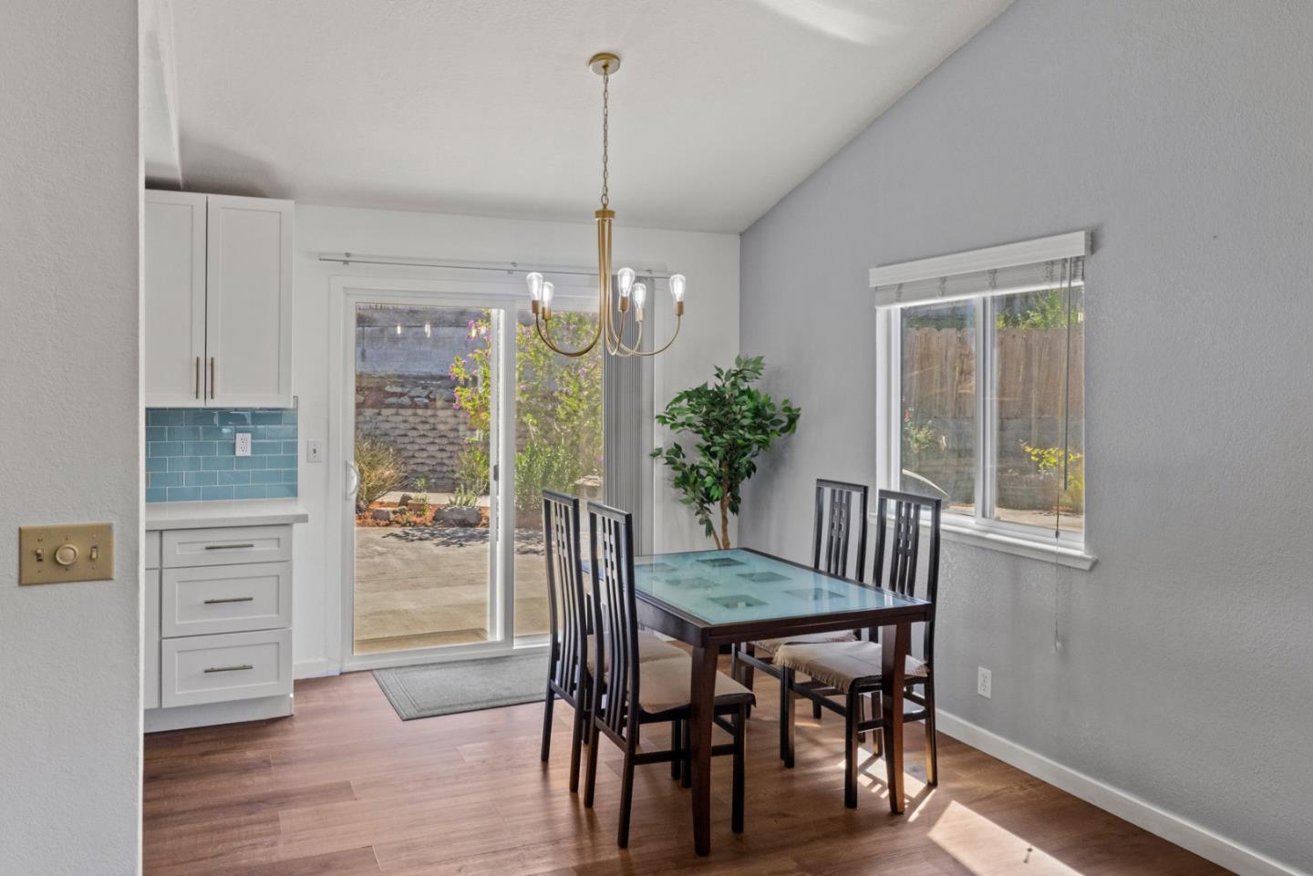 Detail Gallery Image 5 of 23 For 3022 Westwood Ct, Marina,  CA 93933 - 3 Beds | 2 Baths
