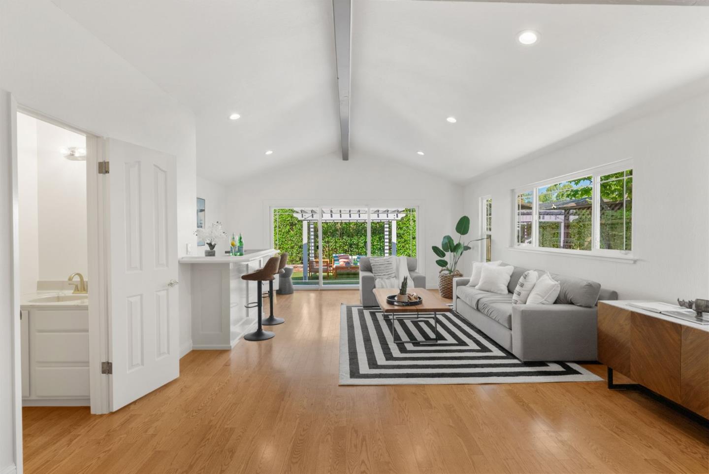 Detail Gallery Image 11 of 31 For 2566 Aragon Way, San Jose,  CA 95125 - 3 Beds | 2/1 Baths